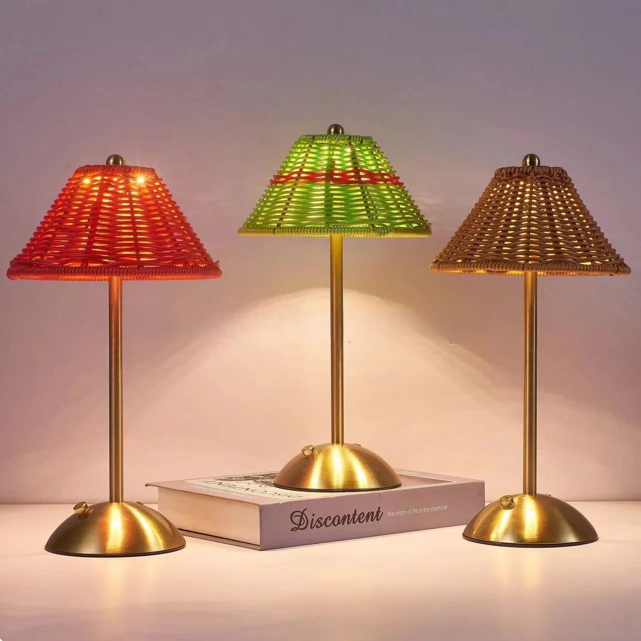 abajur rattan retrô, luminária rattan usb, abajur artesanal moderno, luminária de mesa retrô, abajur decorativo
