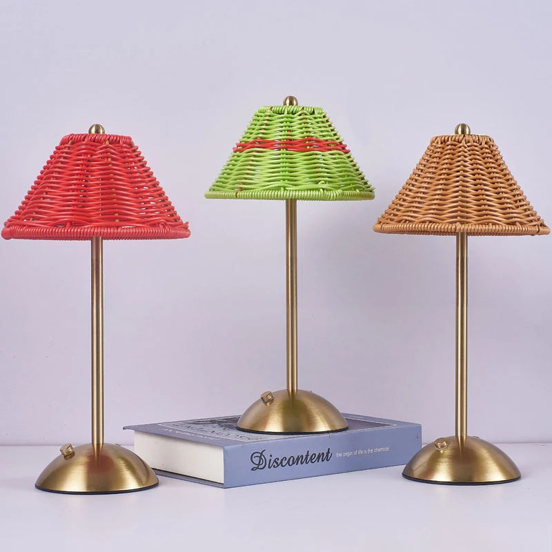 abajur rattan retrô, luminária rattan usb, abajur artesanal moderno, luminária de mesa retrô, abajur decorativo